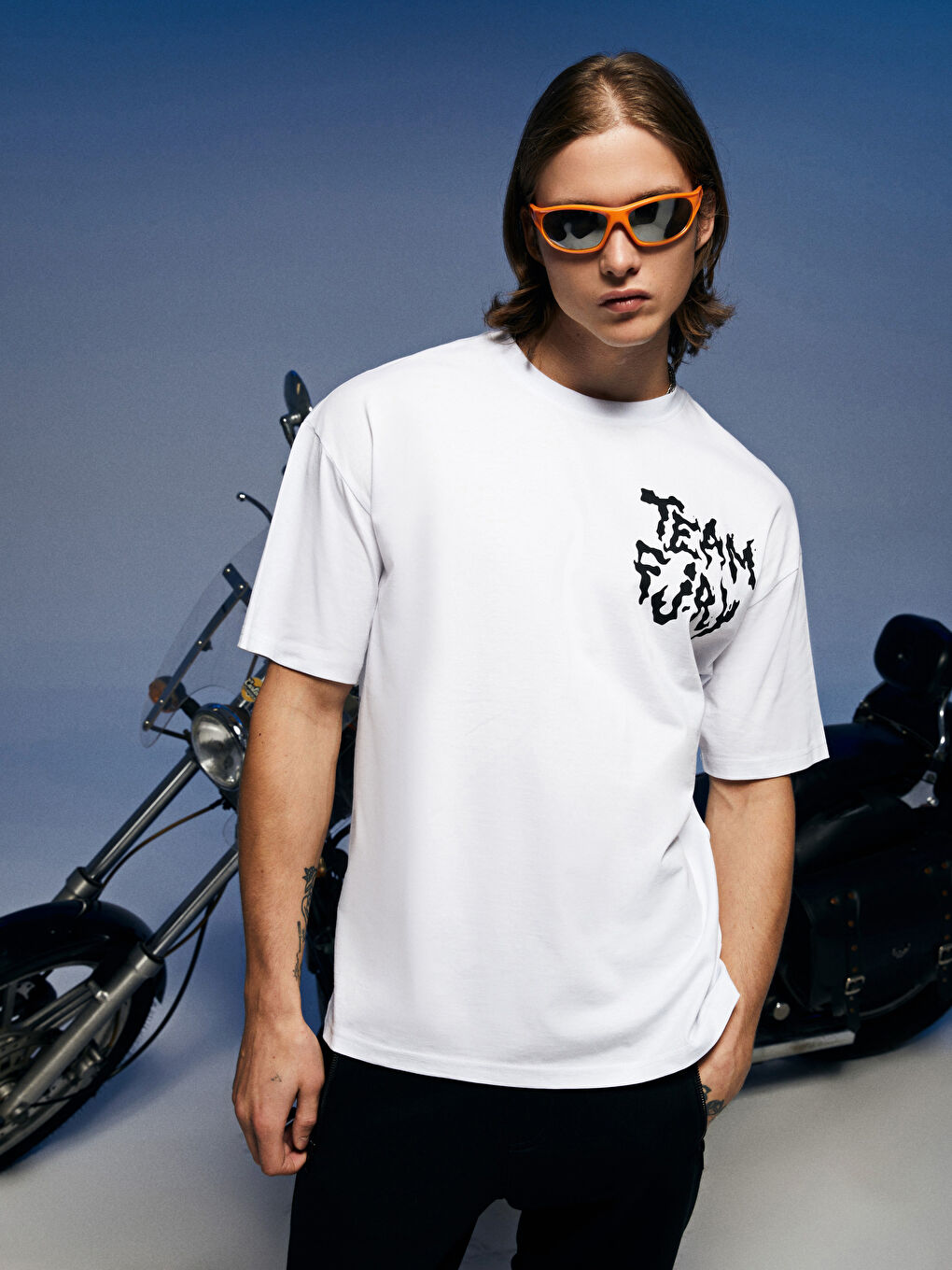 Beyaz Oversize Bisiklet Yaka Kısa Kollu Baskılı Penye Erkek Tişört-1