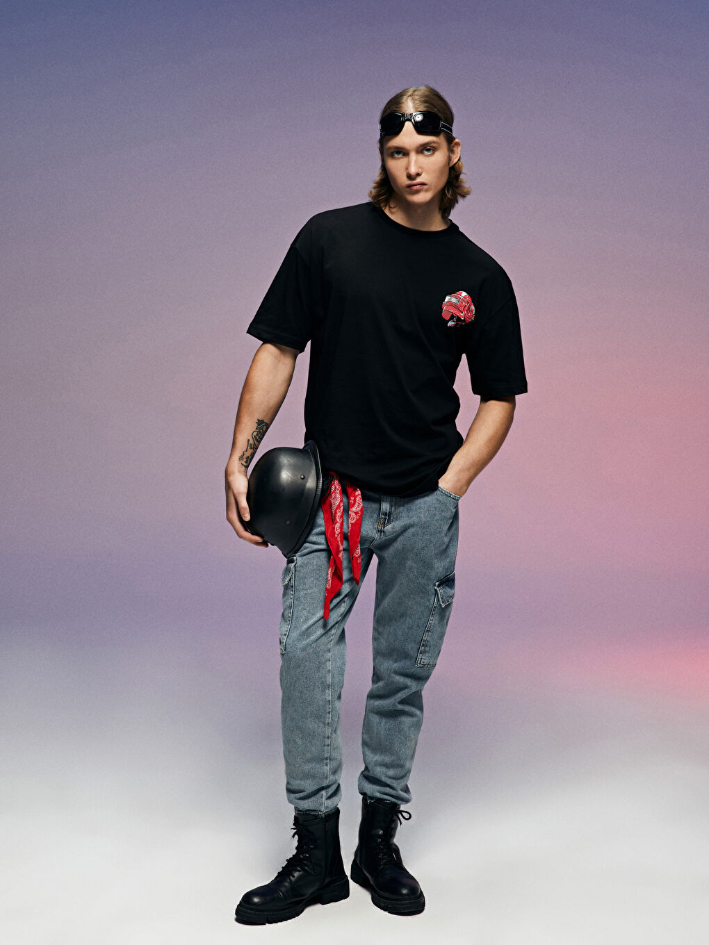 Siyah Oversize Bisiklet Yaka Kısa Kollu Baskılı Penye Erkek Tişört-2