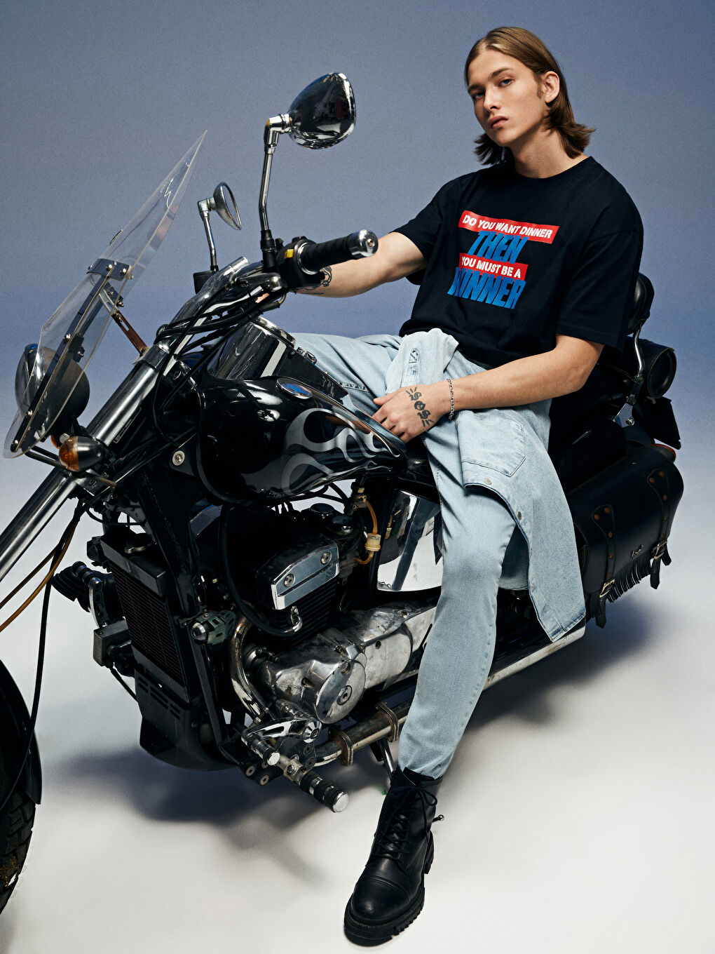 Siyah Oversize Bisiklet Yaka Kısa Kollu Baskılı Penye Erkek Tişört-1