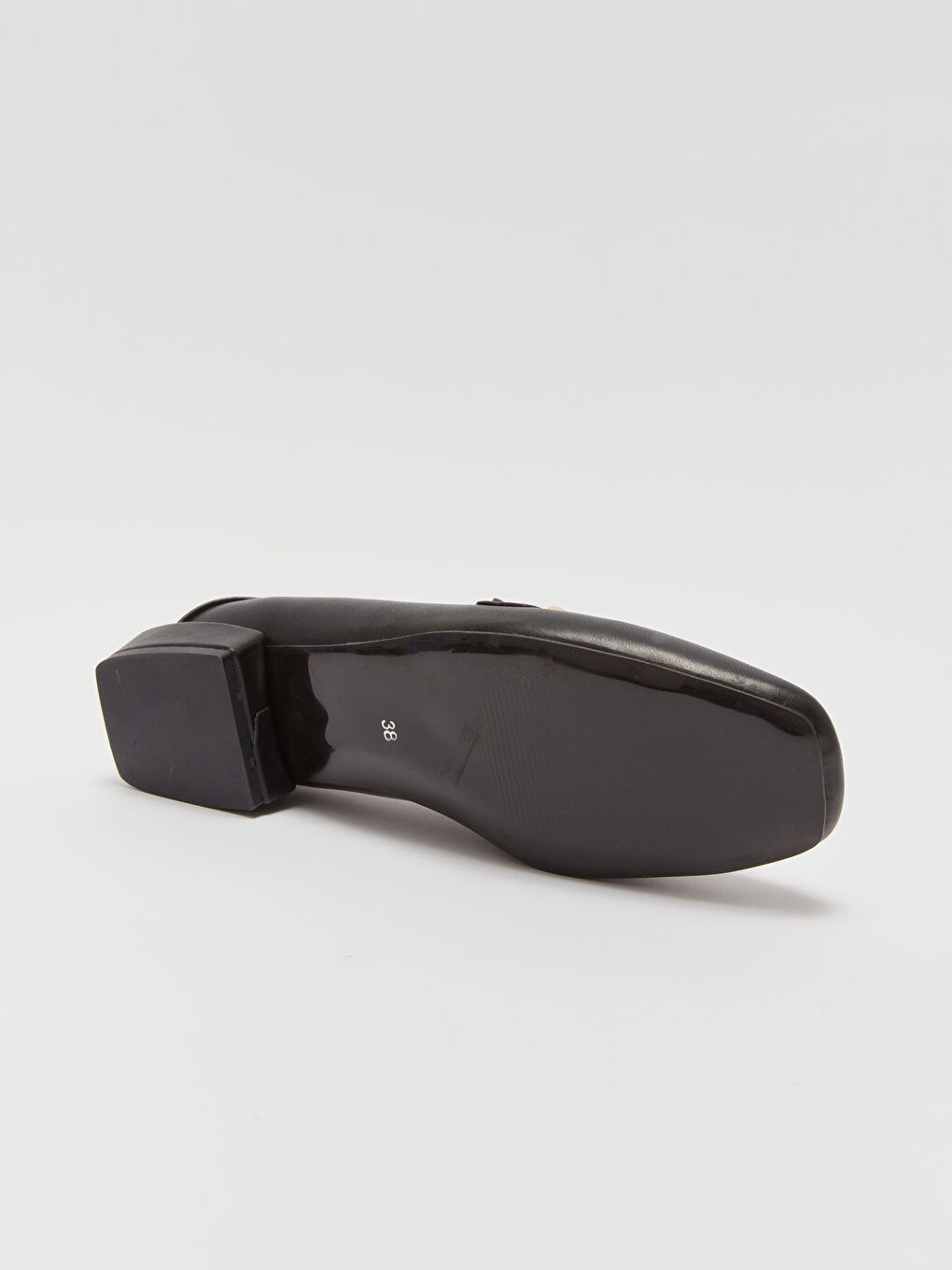 Siyah Deri Görünümlü Zincir Detaylı Kadın Loafer Ayakkabı-3