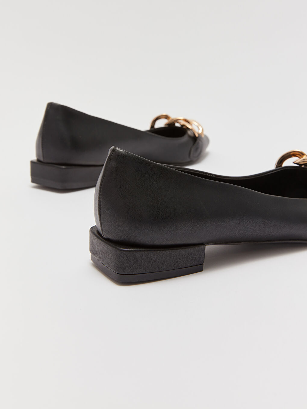 Siyah Deri Görünümlü Kadın Babet Ayakkabı-4