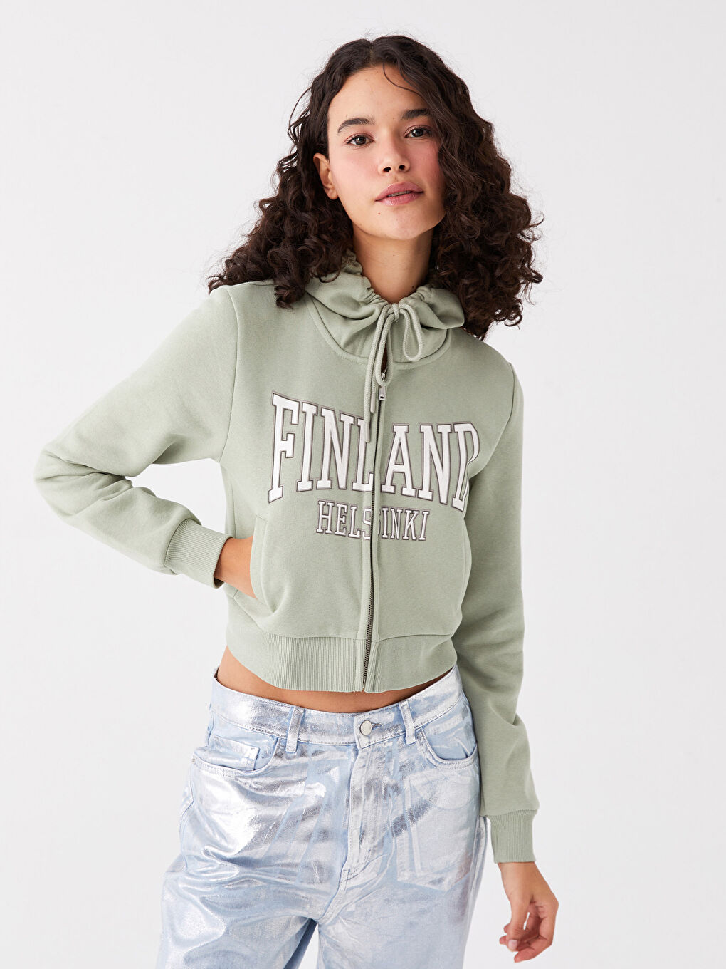 XSIDE Açık Haki Kapüşonlu Baskılı Uzun Kollu Crop Kadın Fermuarlı Sweatshirt