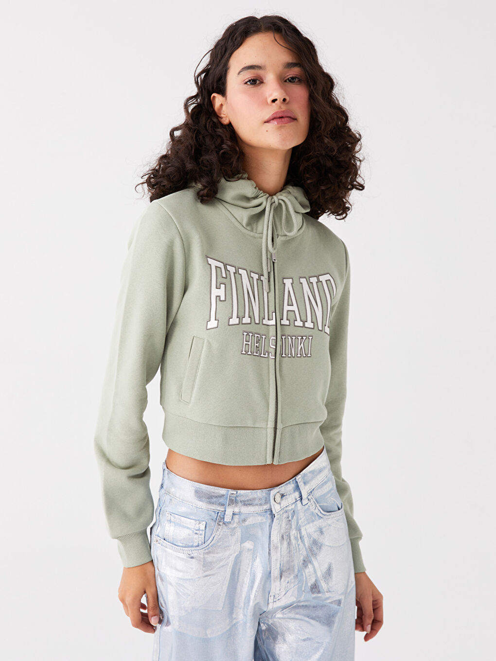 XSIDE Açık Haki Kapüşonlu Baskılı Uzun Kollu Crop Kadın Fermuarlı Sweatshirt - 1