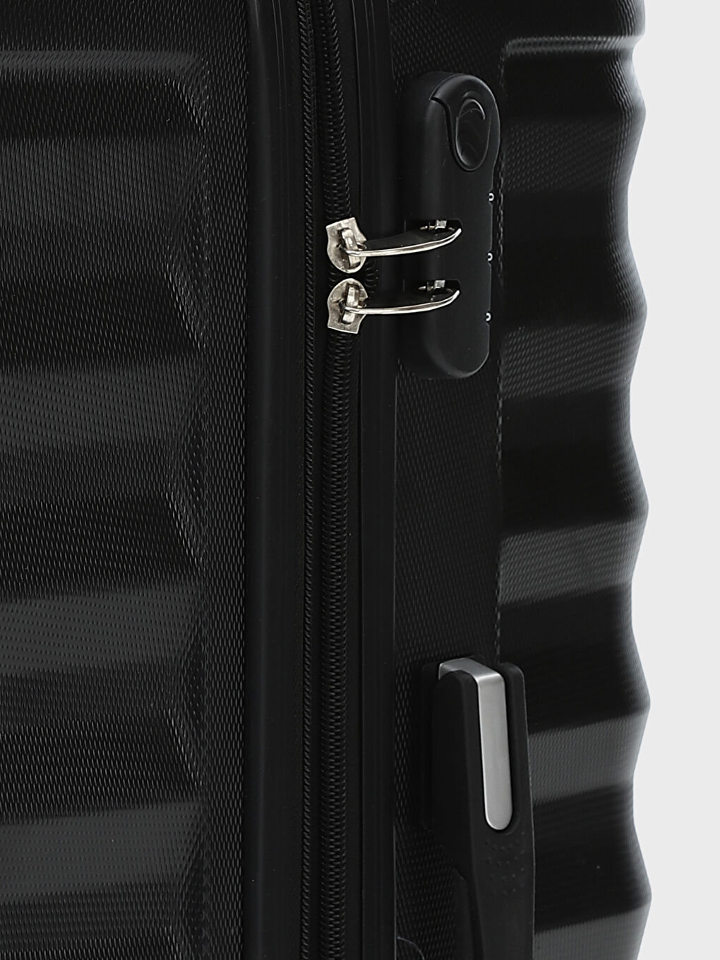 Large Suitcase with Lock Detail-4