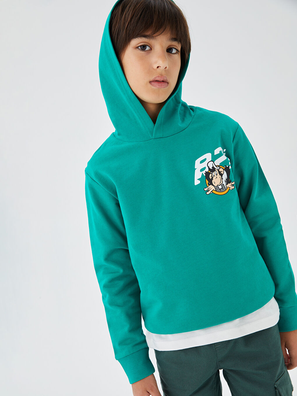 LCW Kids Zümrüt Yeşili Nostaljik Maymun Baskılı Uzun Kollu Erkek Çocuk Hoodie - 2