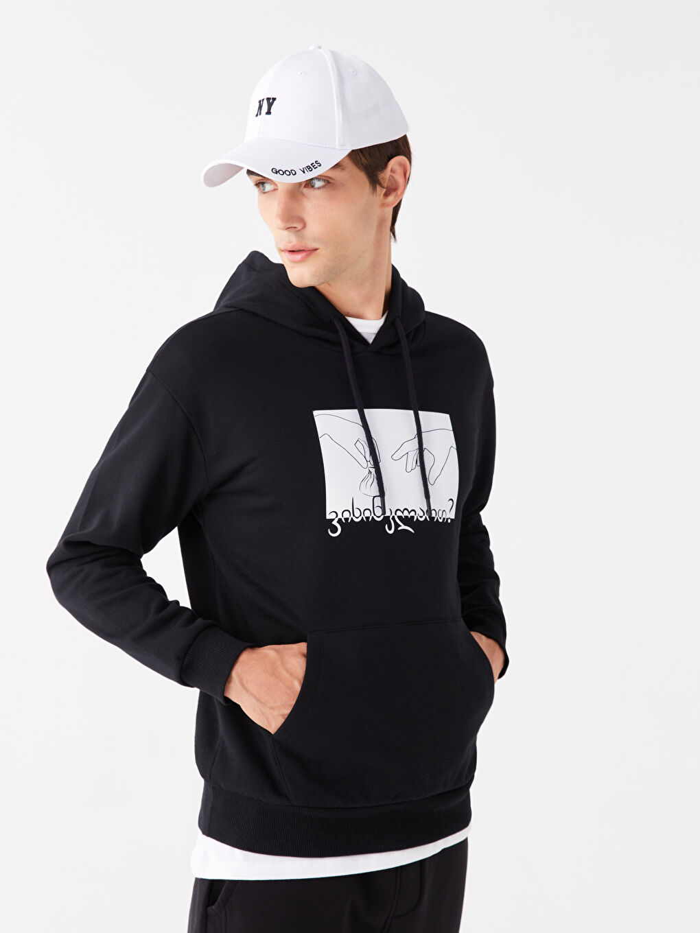 LCW Casual Yeni Siyah Uzun Kollu Baskılı Erkek Hoodie - 1