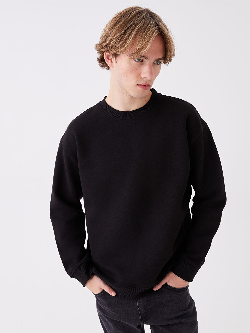 LCW Casual Yeni Siyah Bisiklet Yaka Uzun Kollu Erkek Sweatshirt