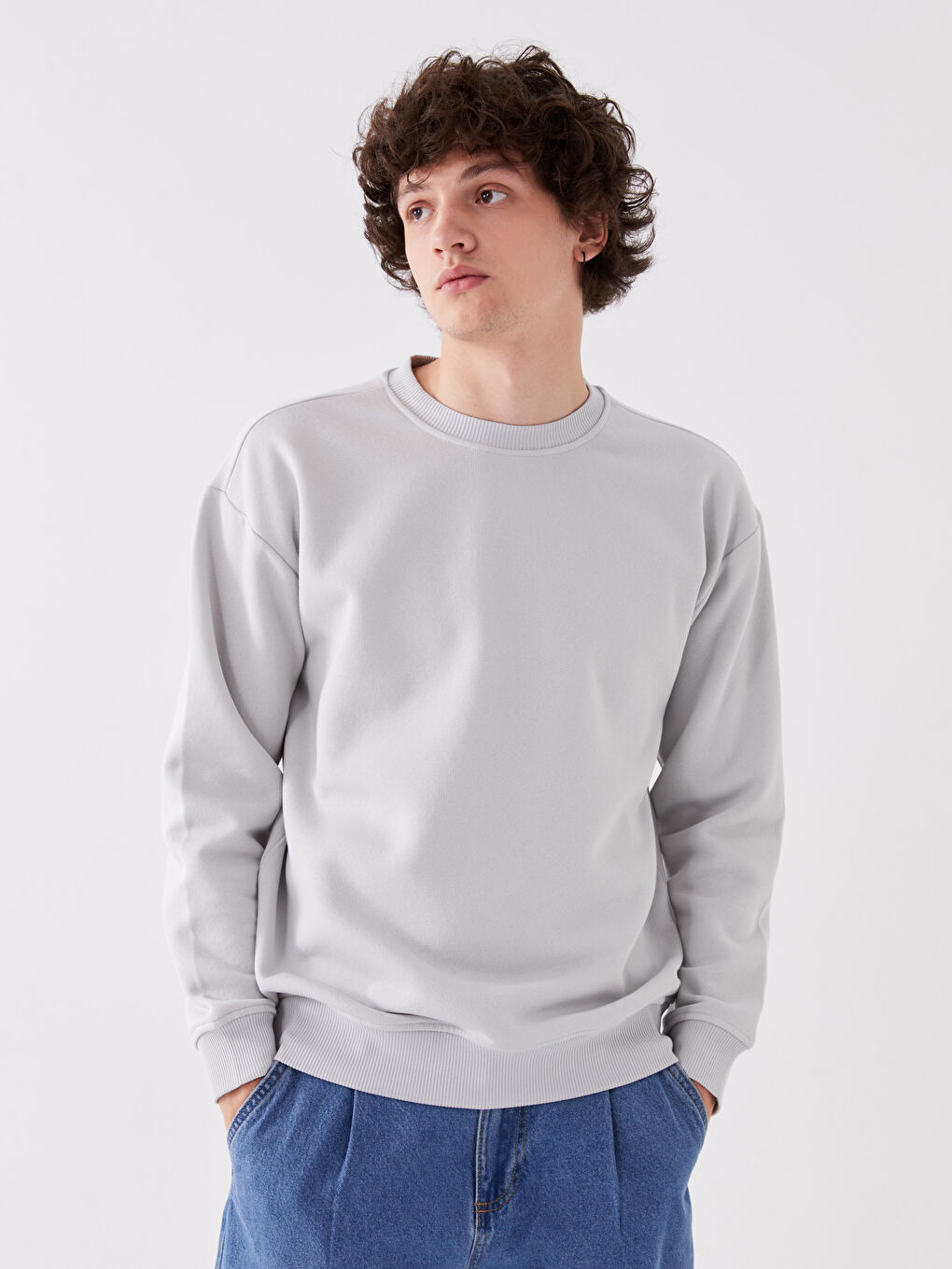 LCW Casual Açık Gri Bisiklet Yaka Uzun Kollu Erkek Sweatshirt