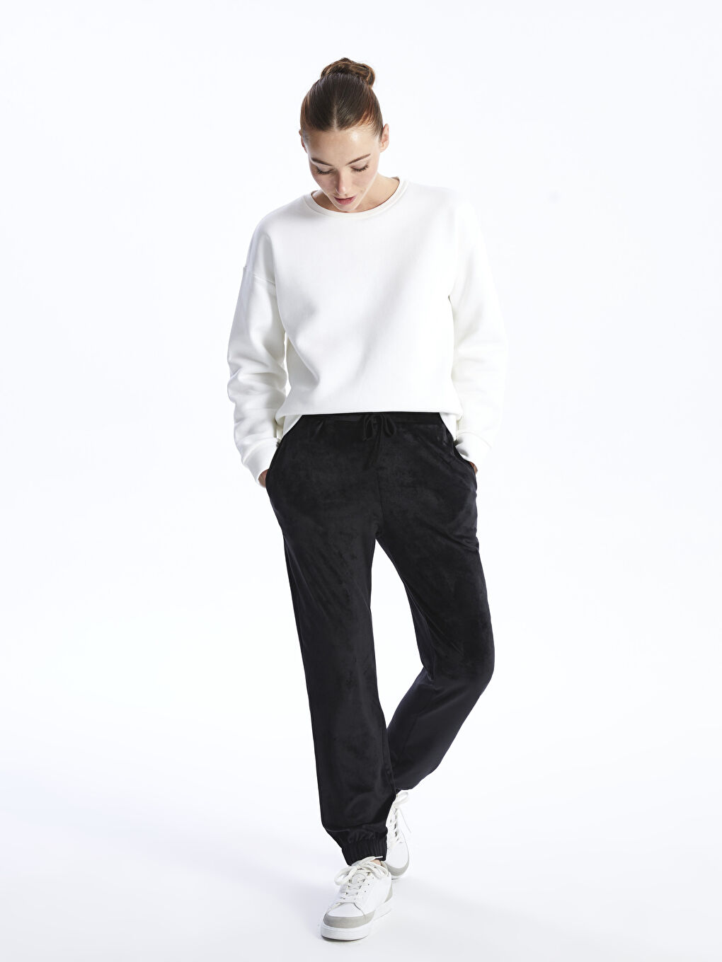 Siyah Beli Lastikli Düz Kadife Kadın Jogger Eşofman Altı-1