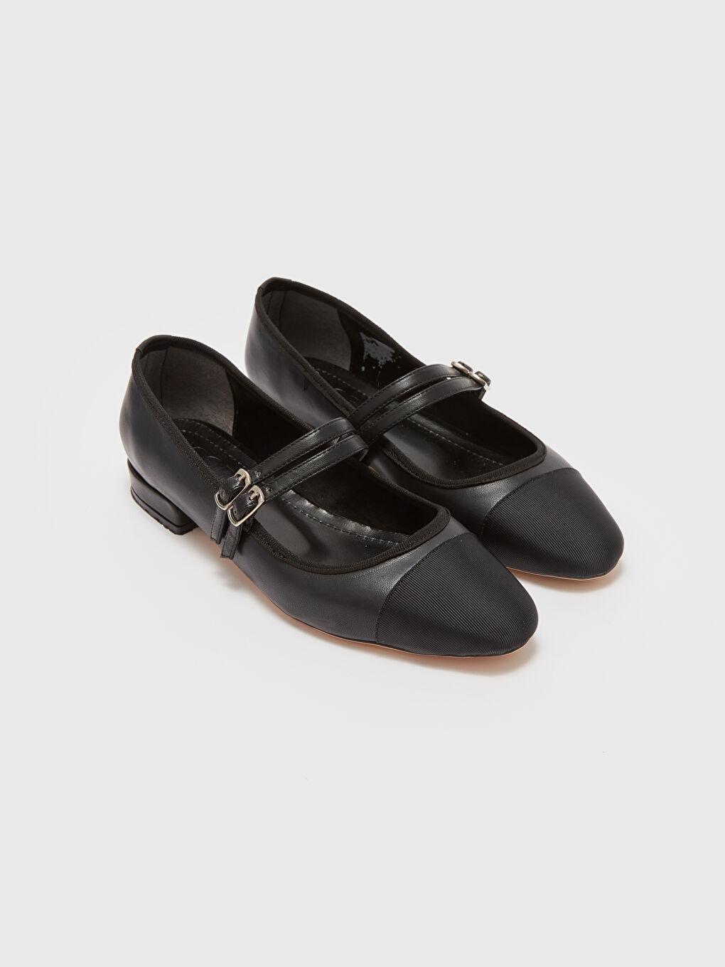 Siyah Deri Görünümlü Kadın Babet Ayakkabı