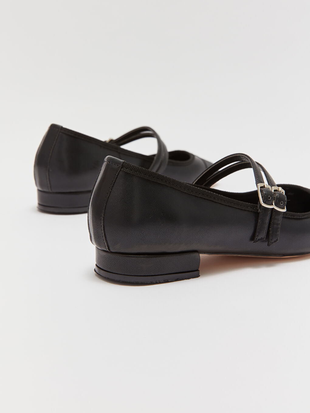 Siyah Deri Görünümlü Kadın Babet Ayakkabı-4