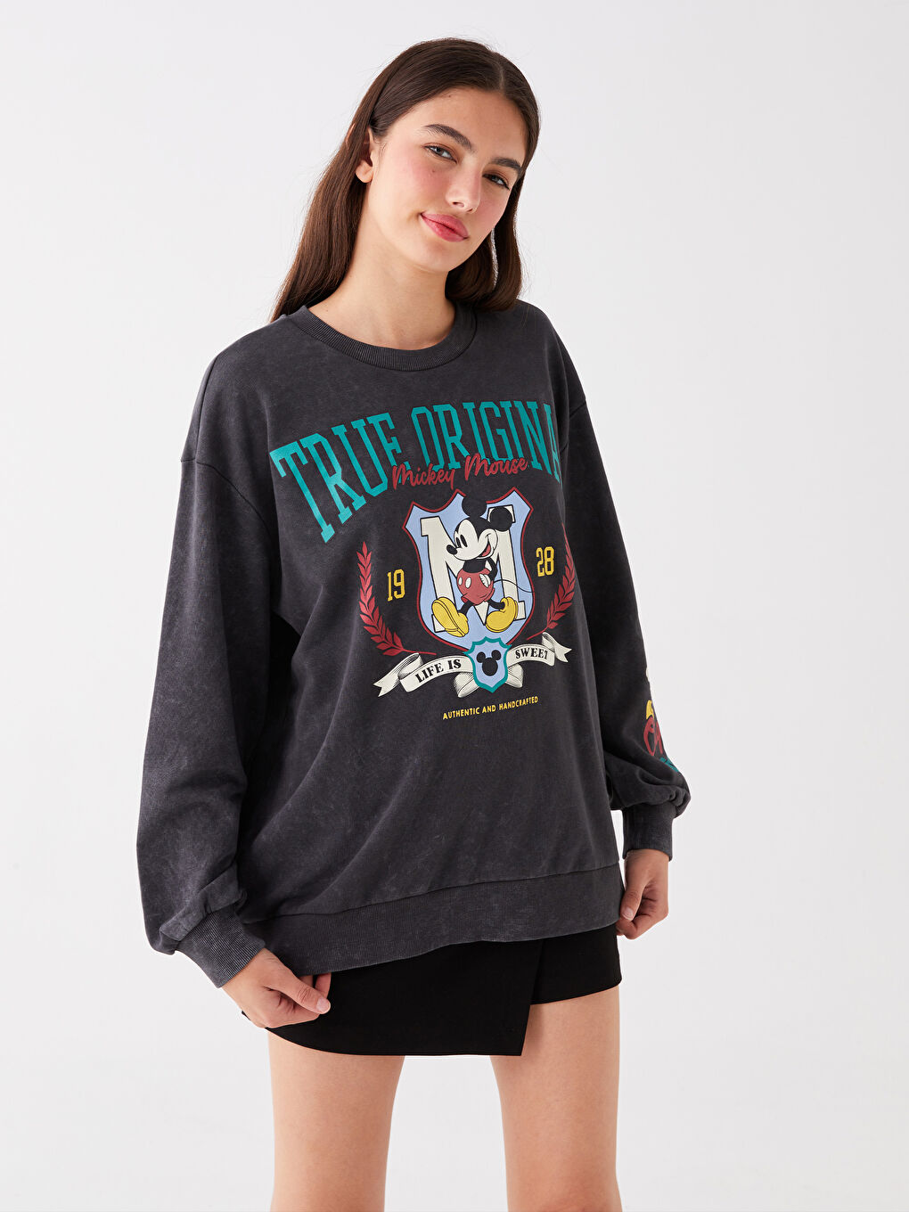 LCW Vision Antrasit Bisiklet Yaka Mickey Mouse Baskılı Uzun Kollu Oversize Kadın Sweatshirt - 1