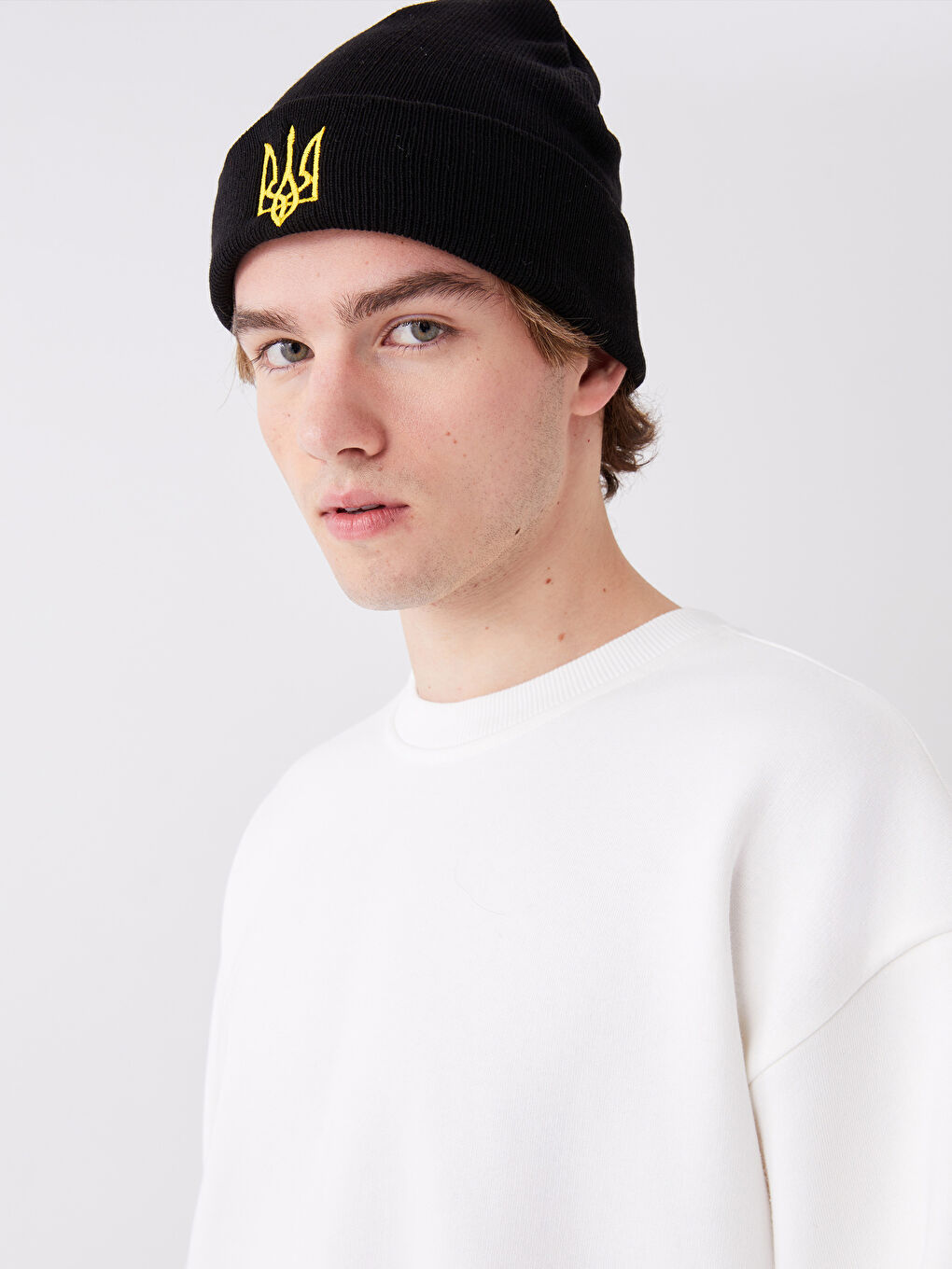 Вышитая Мужская Трикотажная Шапка-1