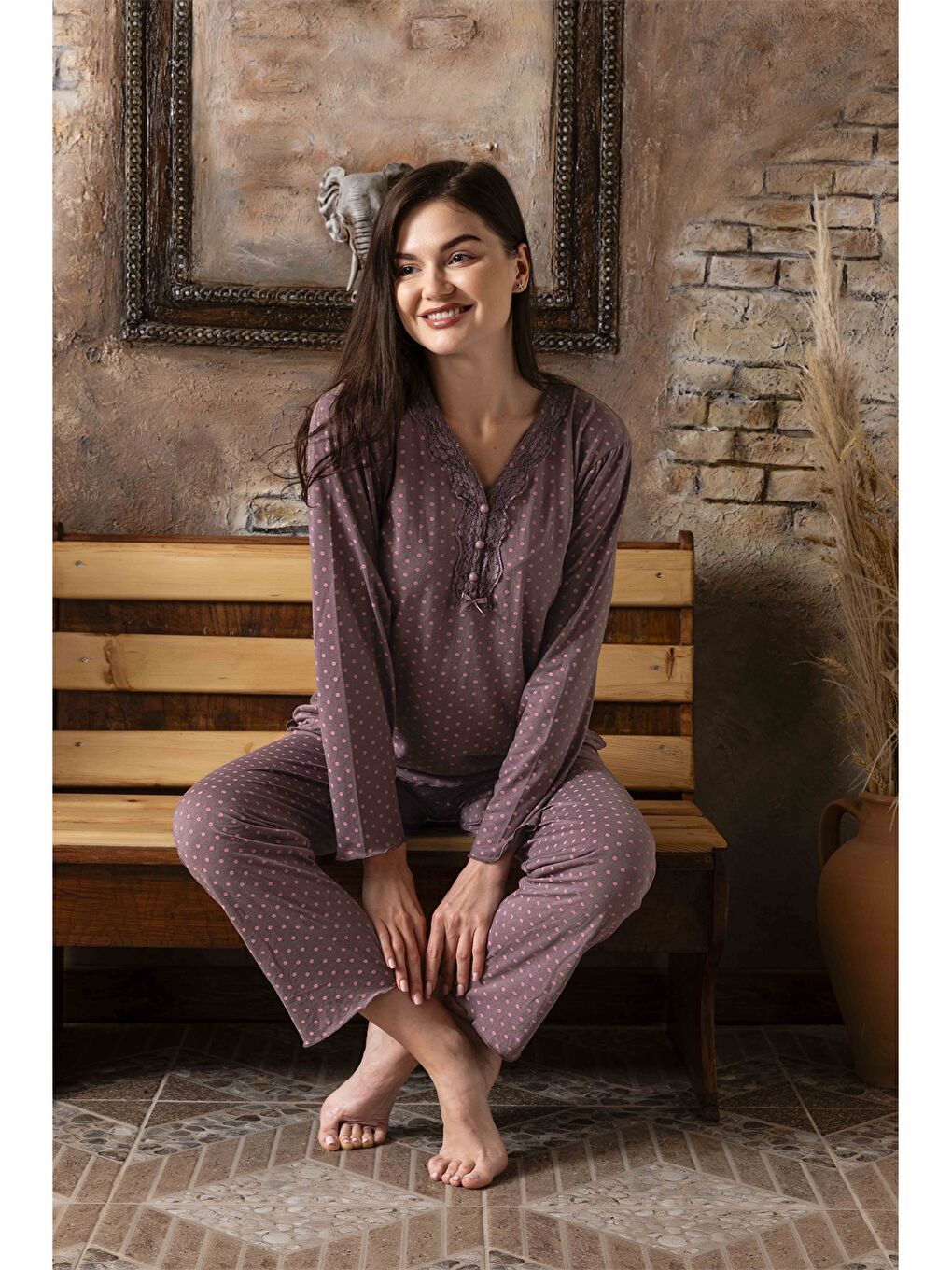 Gri Nakış Detaylı V Yaka Kadın Pijama Takım