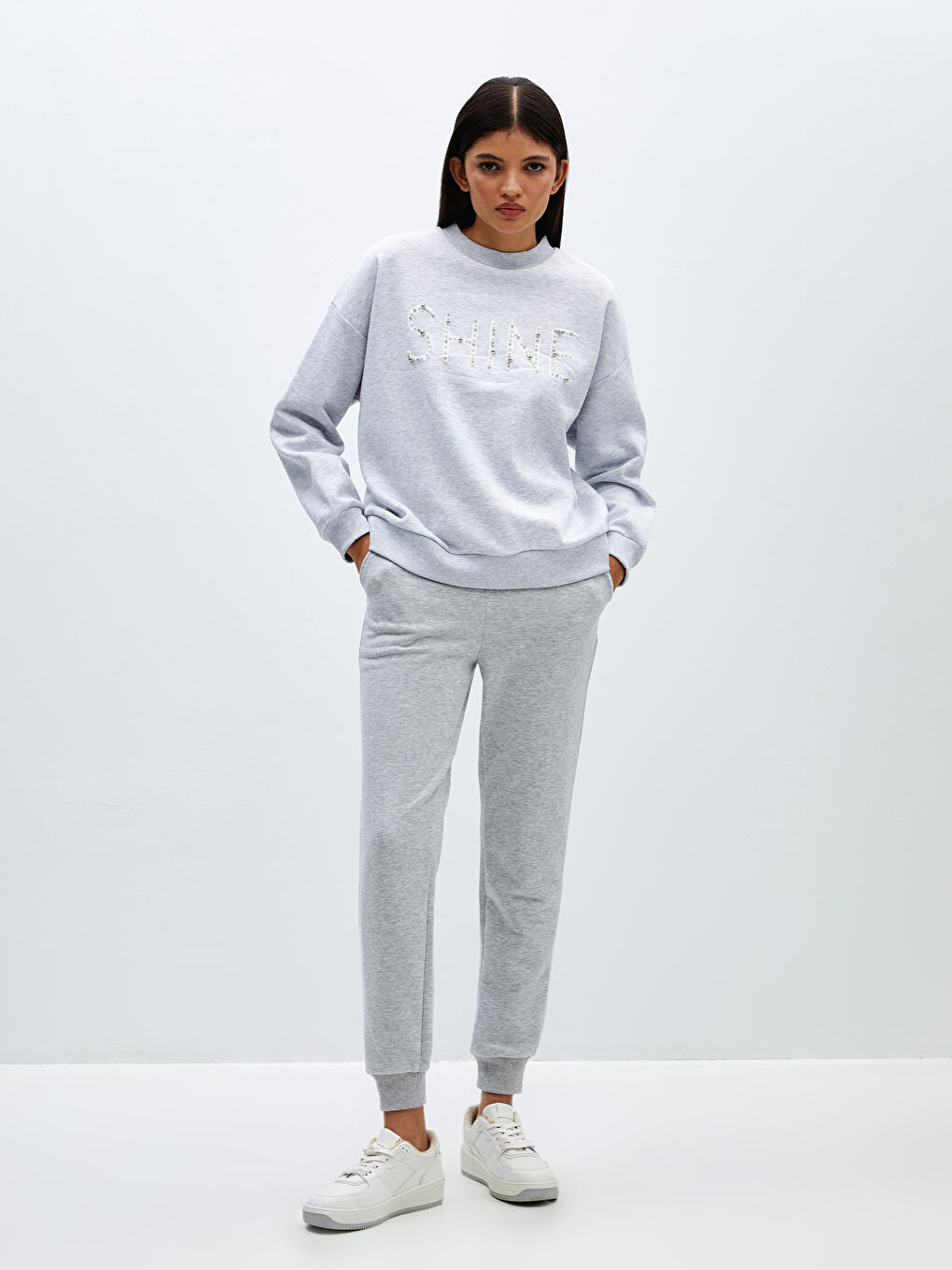 LCW Vision Kar Beyazı Melanj Bisiklet Yaka Baskılı Oversize Kadın Kalın Sweatshirt - 2