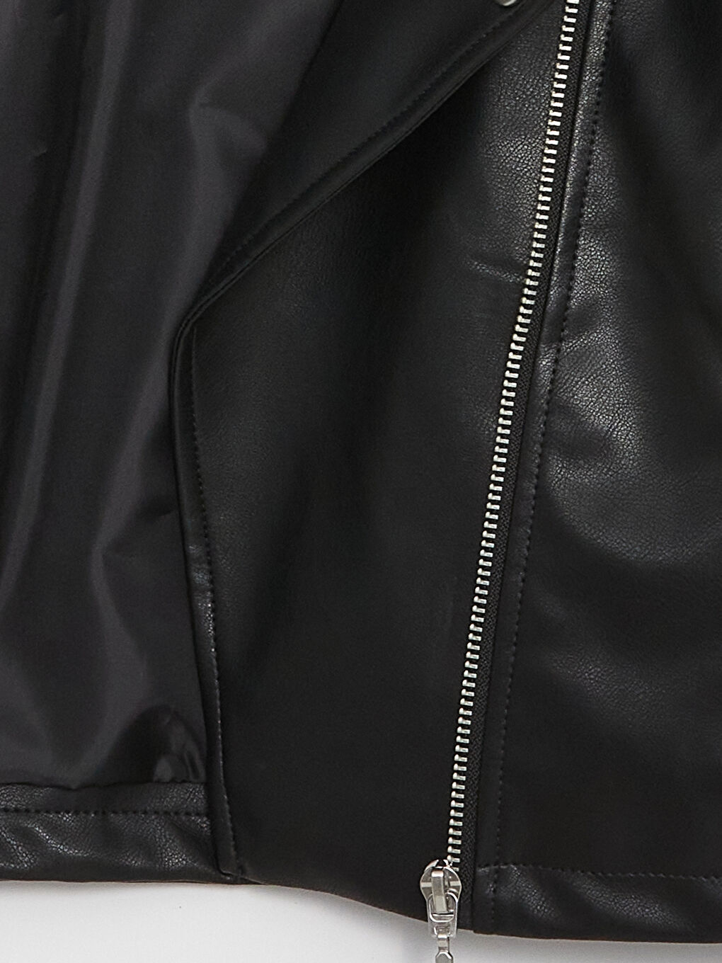 Siyah Deri Görünümlü Kız Çocuk Mont-2