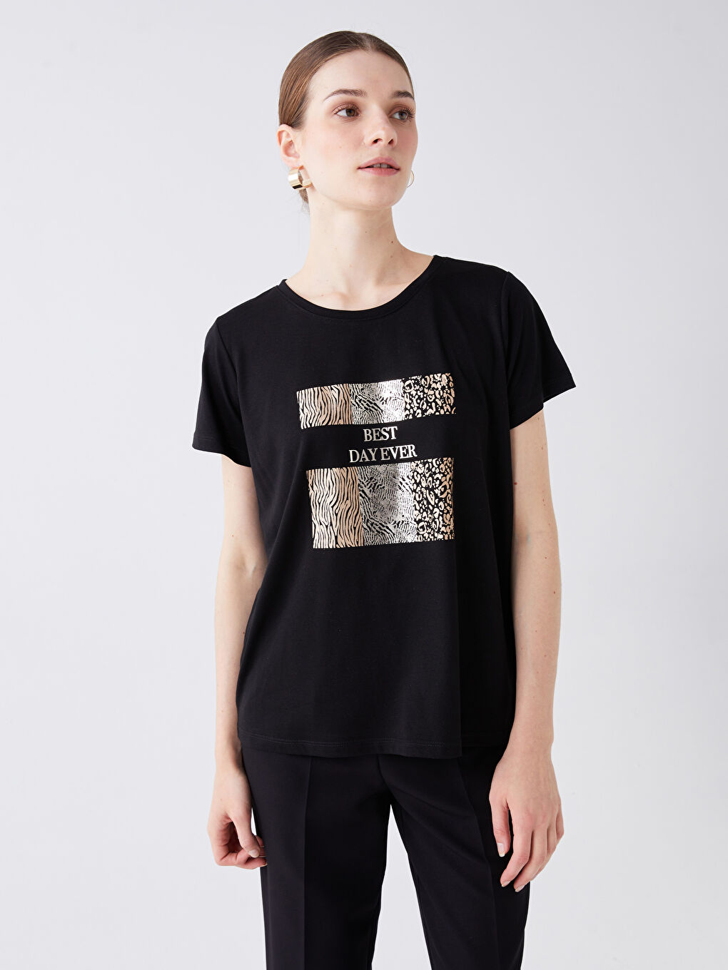 Siyah Bisiklet Yaka Baskılı Kısa Kollu Kadın Tişört-1