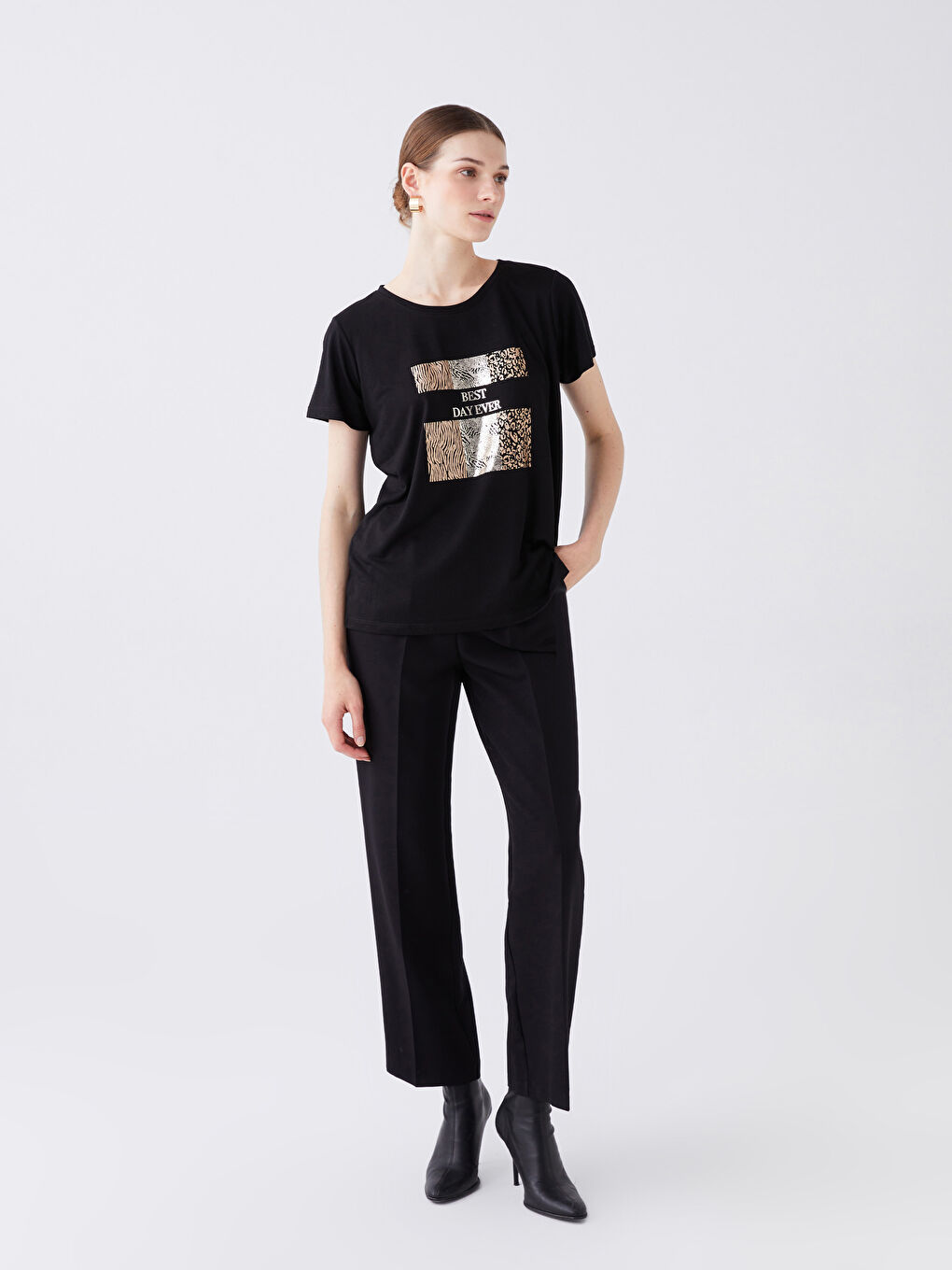 Siyah Bisiklet Yaka Baskılı Kısa Kollu Kadın Tişört-2