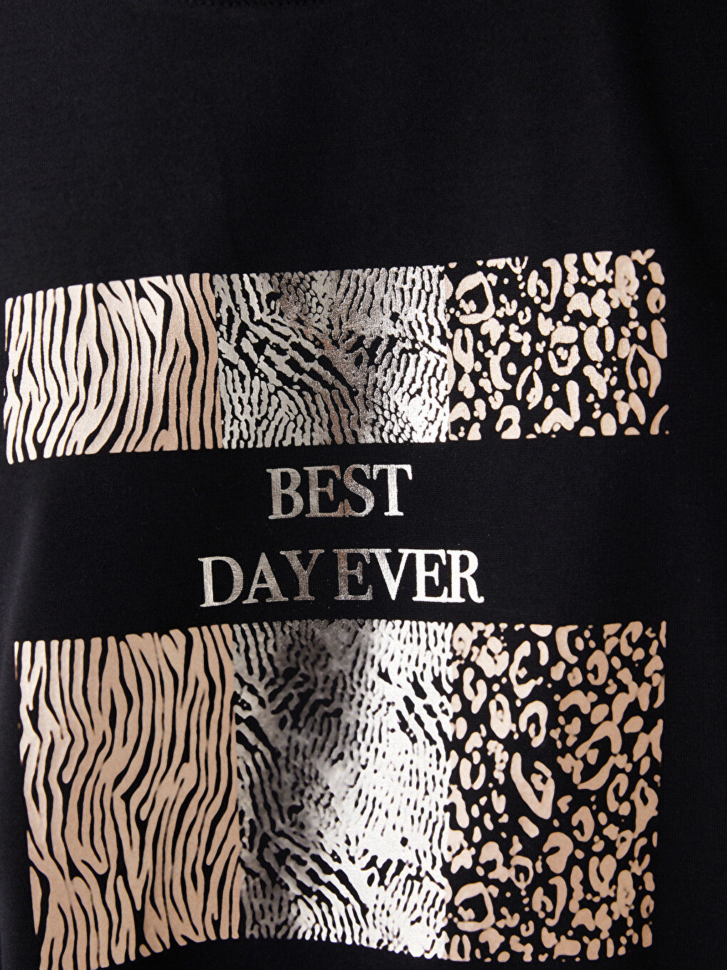 Siyah Bisiklet Yaka Baskılı Kısa Kollu Kadın Tişört-3