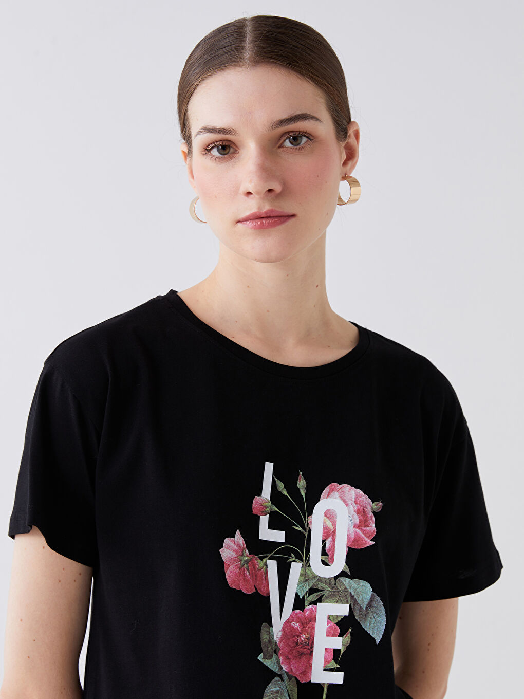 Siyah Bisiklet Yaka Baskılı Kısa Kollu Kadın Tişört-1