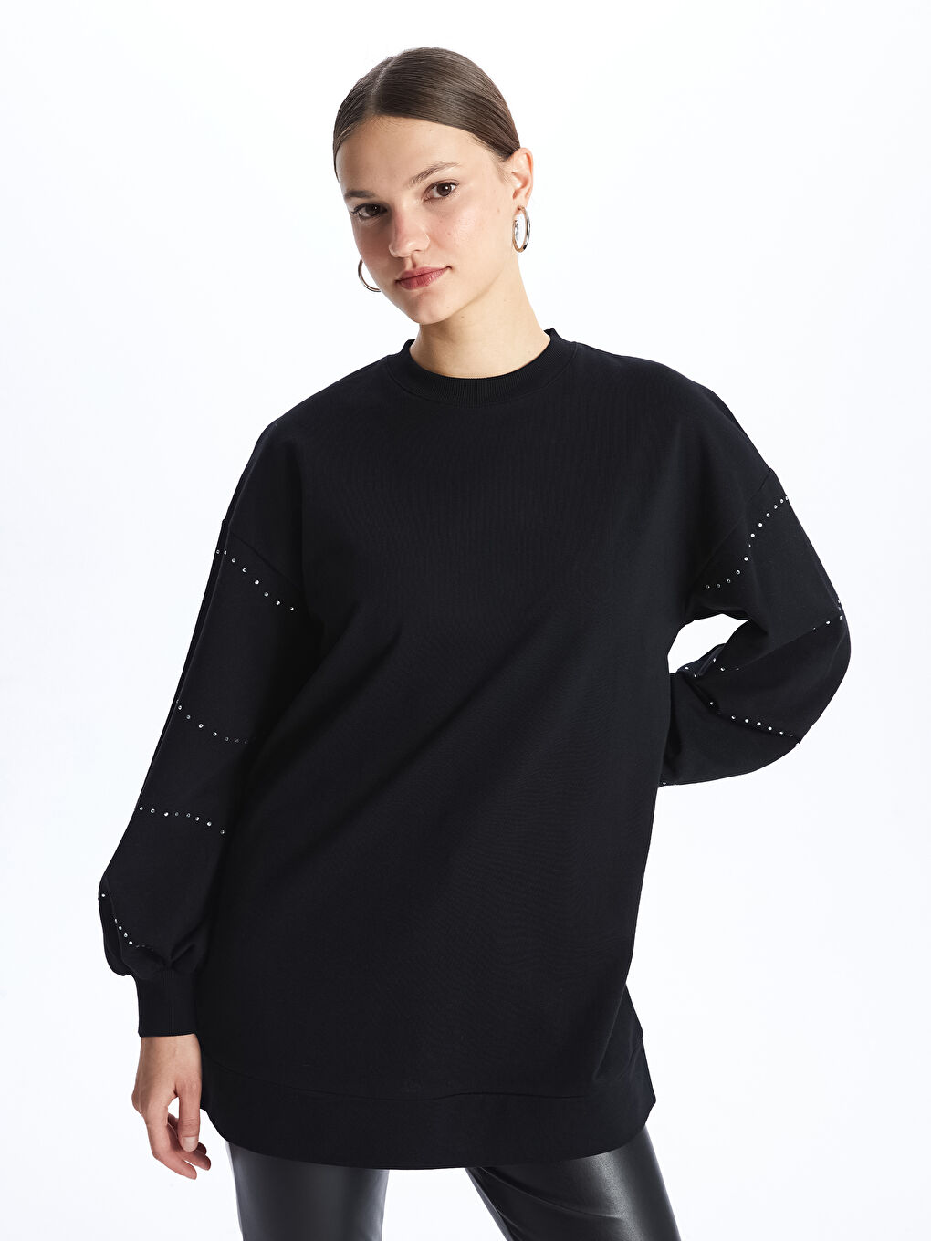 LCW Modest Siyah Bisiklet Yaka Parlak Taş Baskılı Uzun Kollu Kadın Sweatshirt Tunik - 1