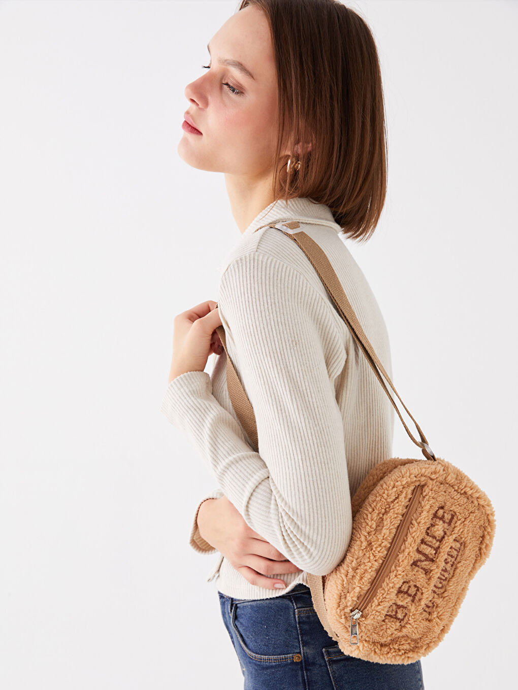 Pembe Nakışlı Pelüş Kadın Çapraz Çanta-1