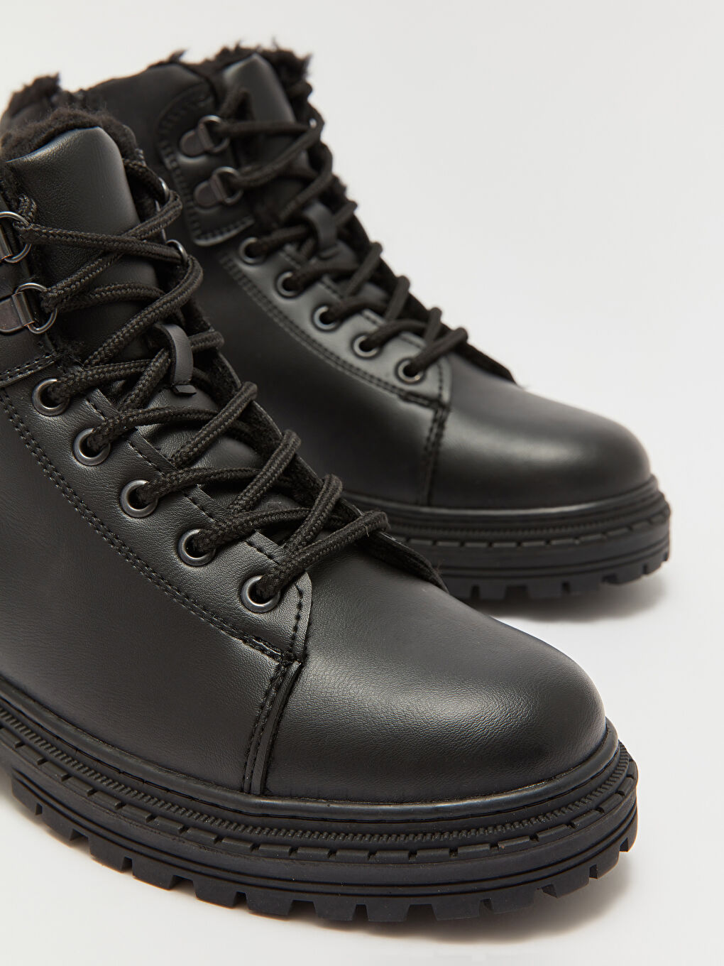 Siyah Bağcıklı Deri Görünümlü Erkek Bot-2