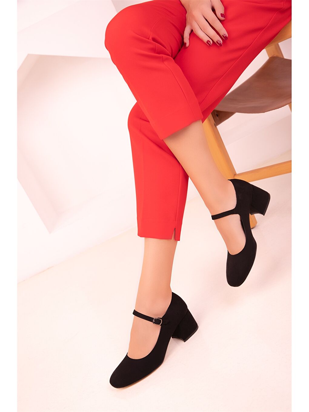 Siyah Süet Görünümlü Kadın Topuklu Ayakkabı