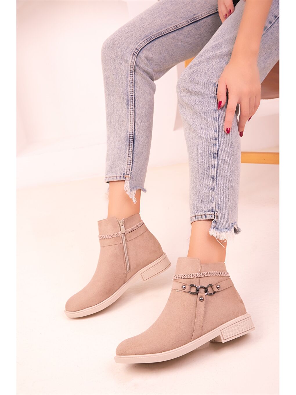 Bej Süet Görünümlü Bilek Boy Kadın Bot