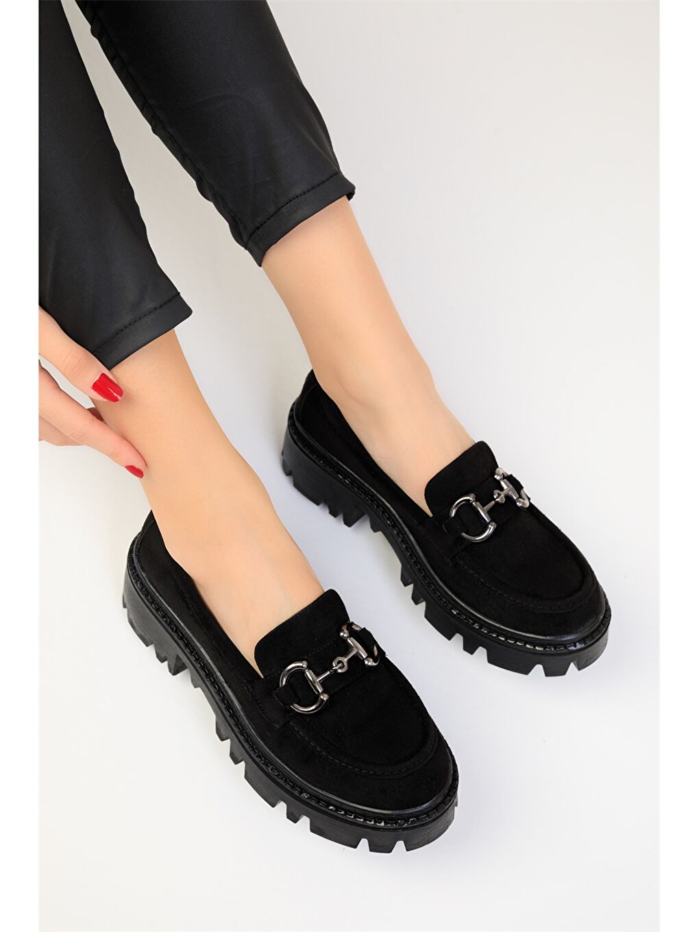 Siyah Süet Görünümlü Kadın Loafer Ayakkabı