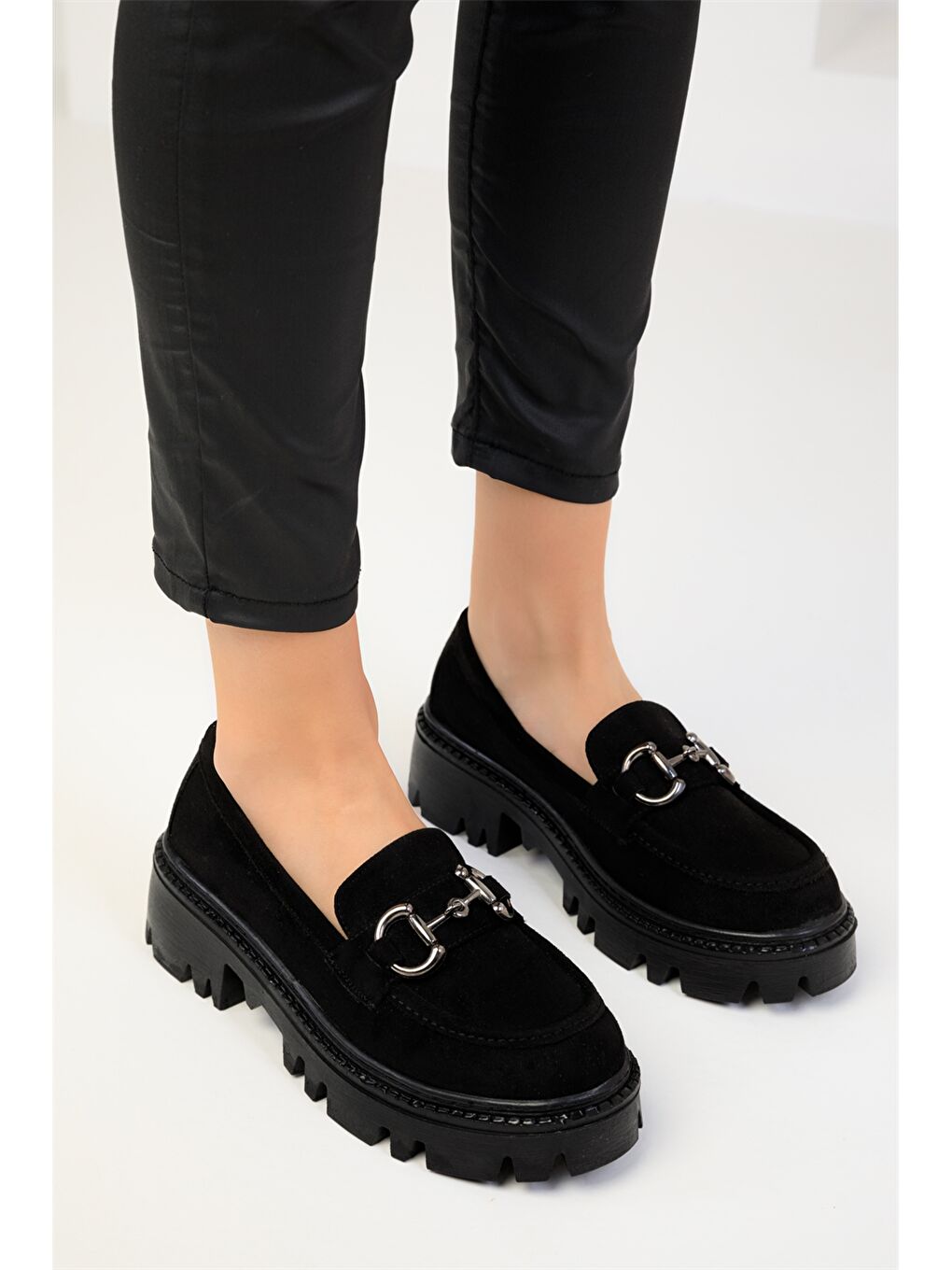 Siyah Süet Görünümlü Kadın Loafer Ayakkabı-1