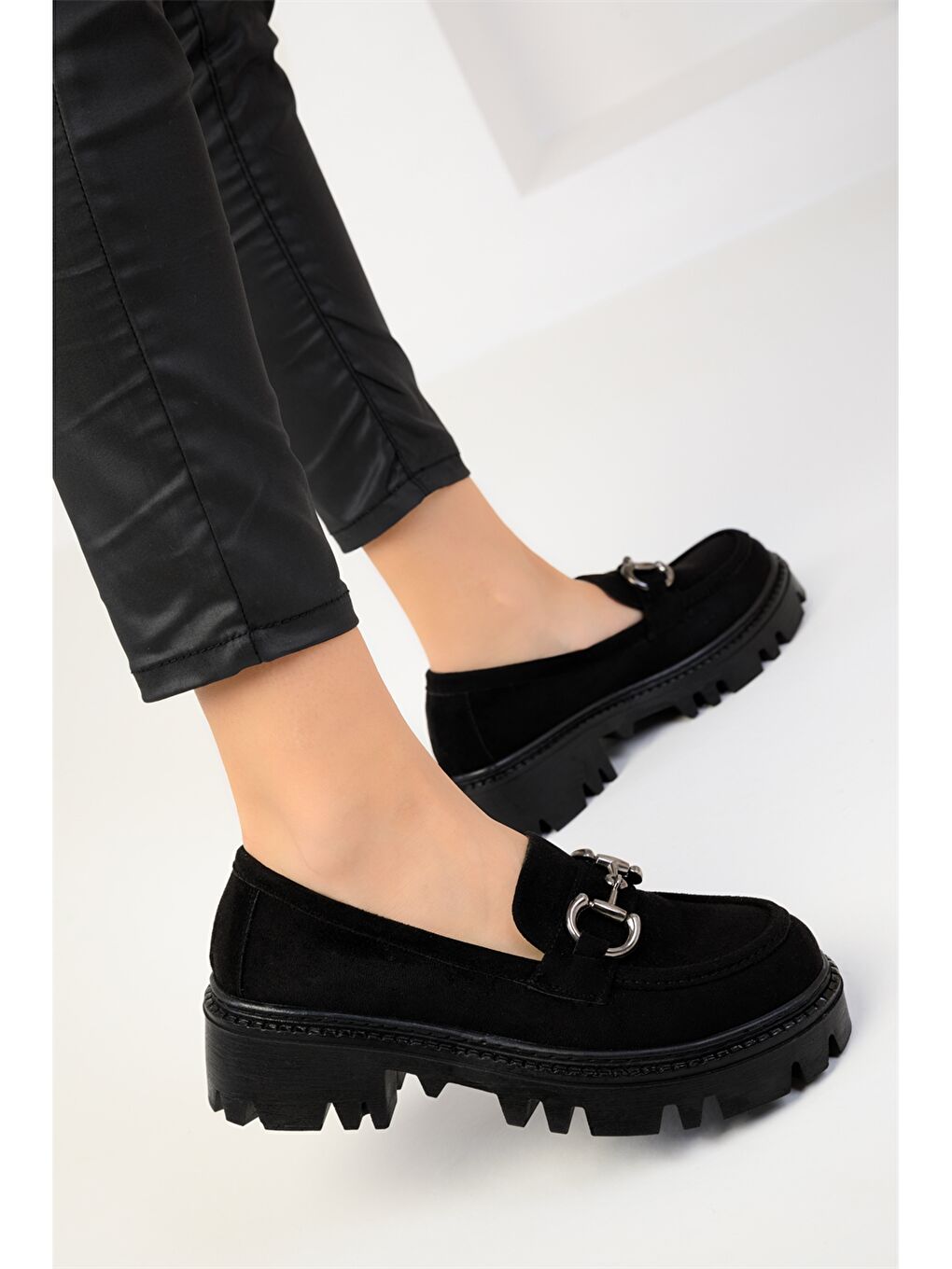 Siyah Süet Görünümlü Kadın Loafer Ayakkabı-4