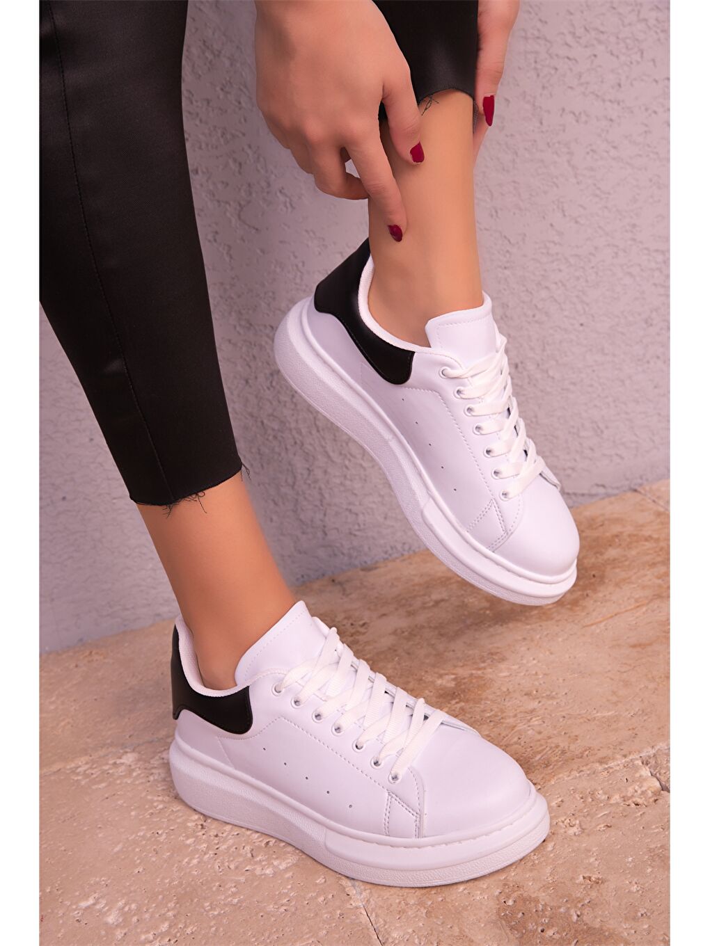 Karışık Deri Görünümlü Bağcıklı Kadın Spor Ayakkabı-1