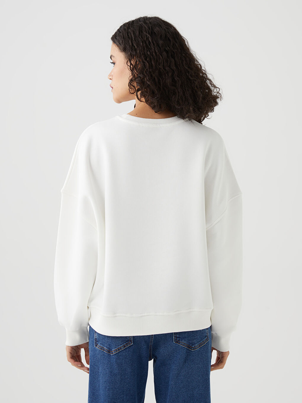 Beyaz Bisiklet Yaka Kadın Sweatshirt-4