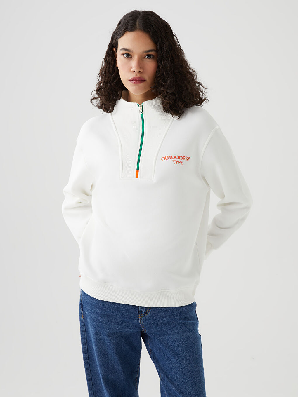 Beyaz Baskılı Fermuarlı Kadın Sweatshirt