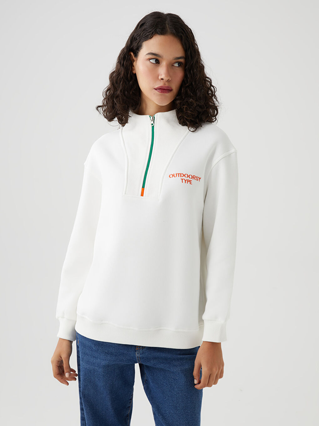 Beyaz Baskılı Fermuarlı Kadın Sweatshirt-1