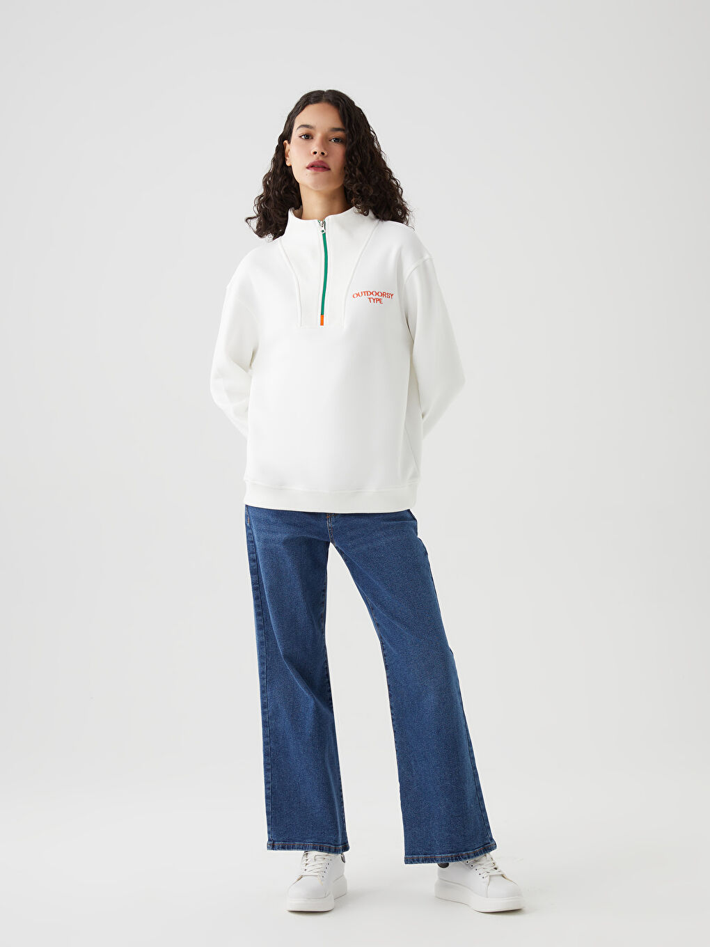 Beyaz Baskılı Fermuarlı Kadın Sweatshirt-2