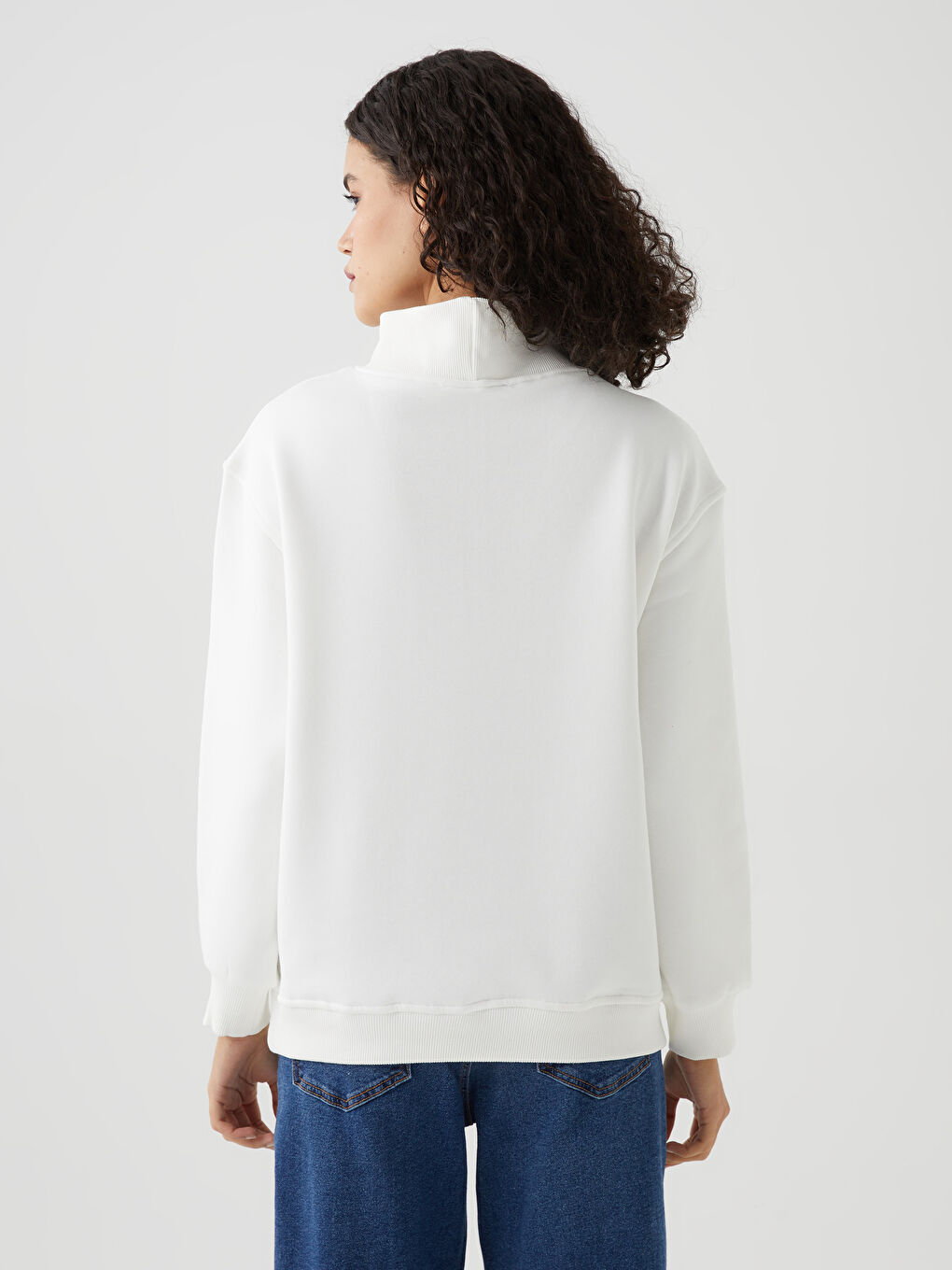 Beyaz Baskılı Fermuarlı Kadın Sweatshirt-4