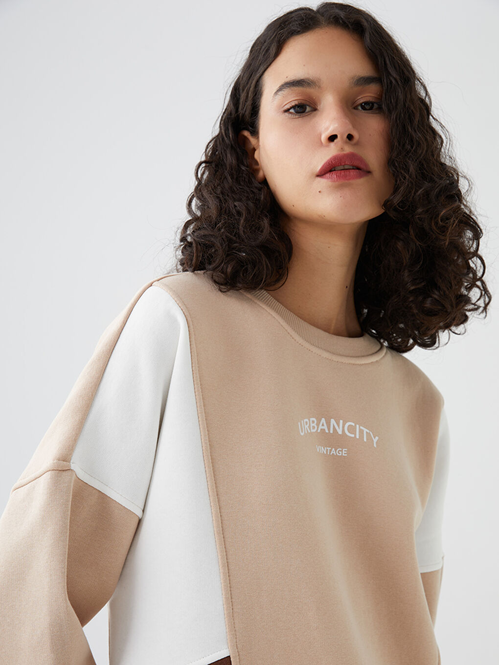 Bej Bisiklet Yaka Kadın Sweatshirt