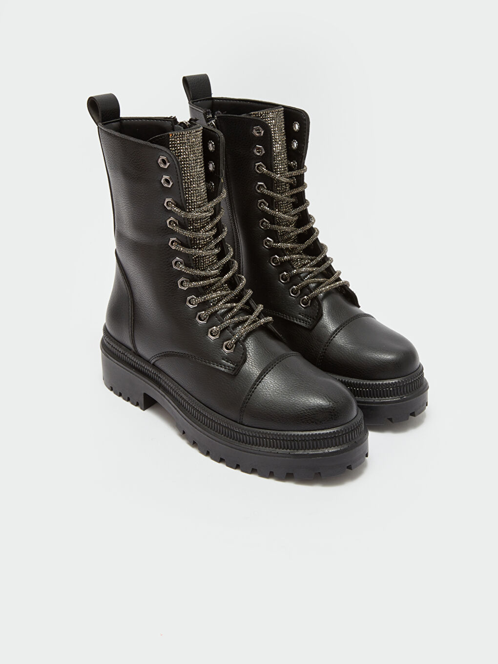 Siyah Deri Görünümlü Bağcık ve Fermuarlı Kadın Bot