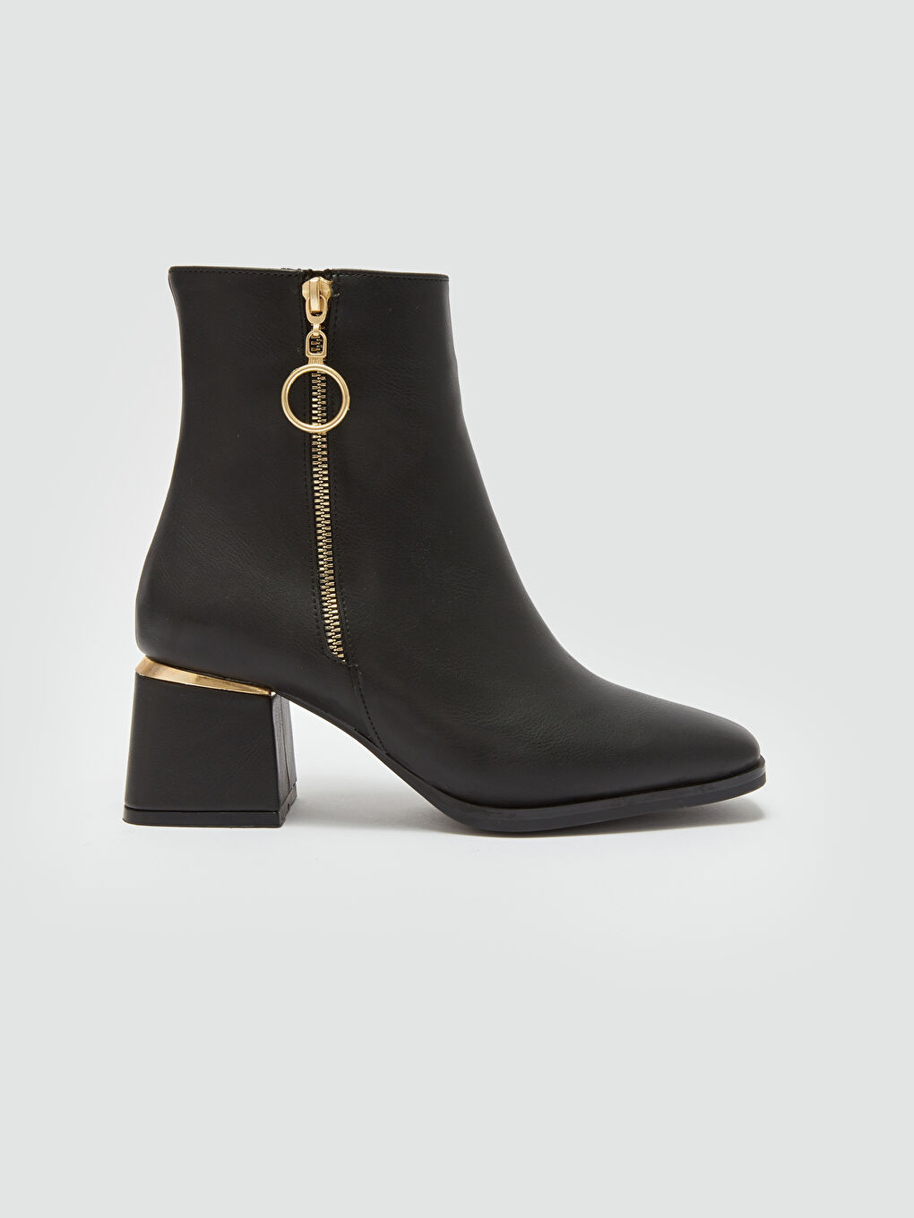 Siyah Deri Görünümlü Kadın Topuklu Bot-1