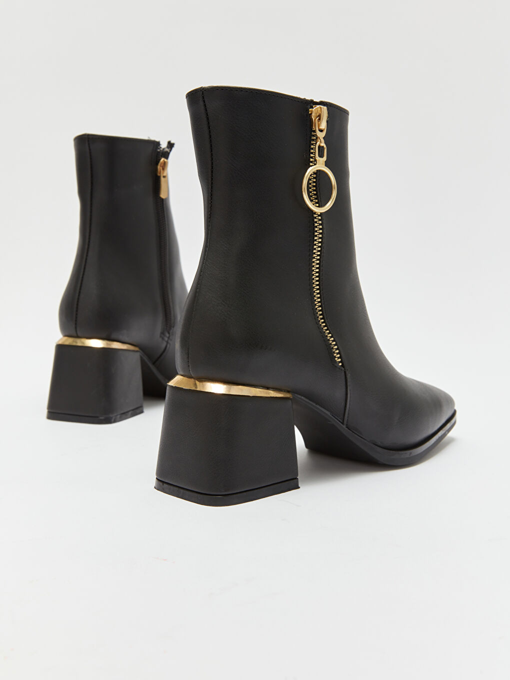 Siyah Deri Görünümlü Kadın Topuklu Bot-4