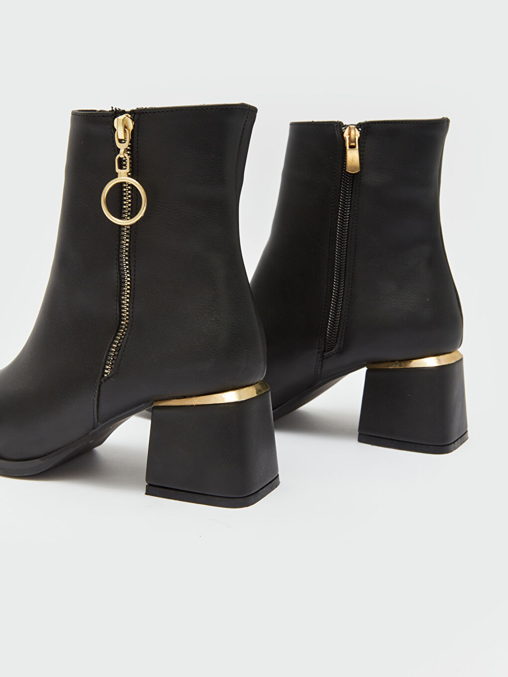 Siyah Deri Görünümlü Kadın Topuklu Bot-5