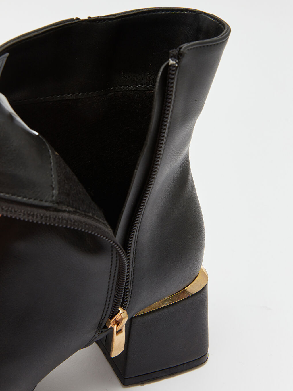 Siyah Deri Görünümlü Kadın Topuklu Bot-6