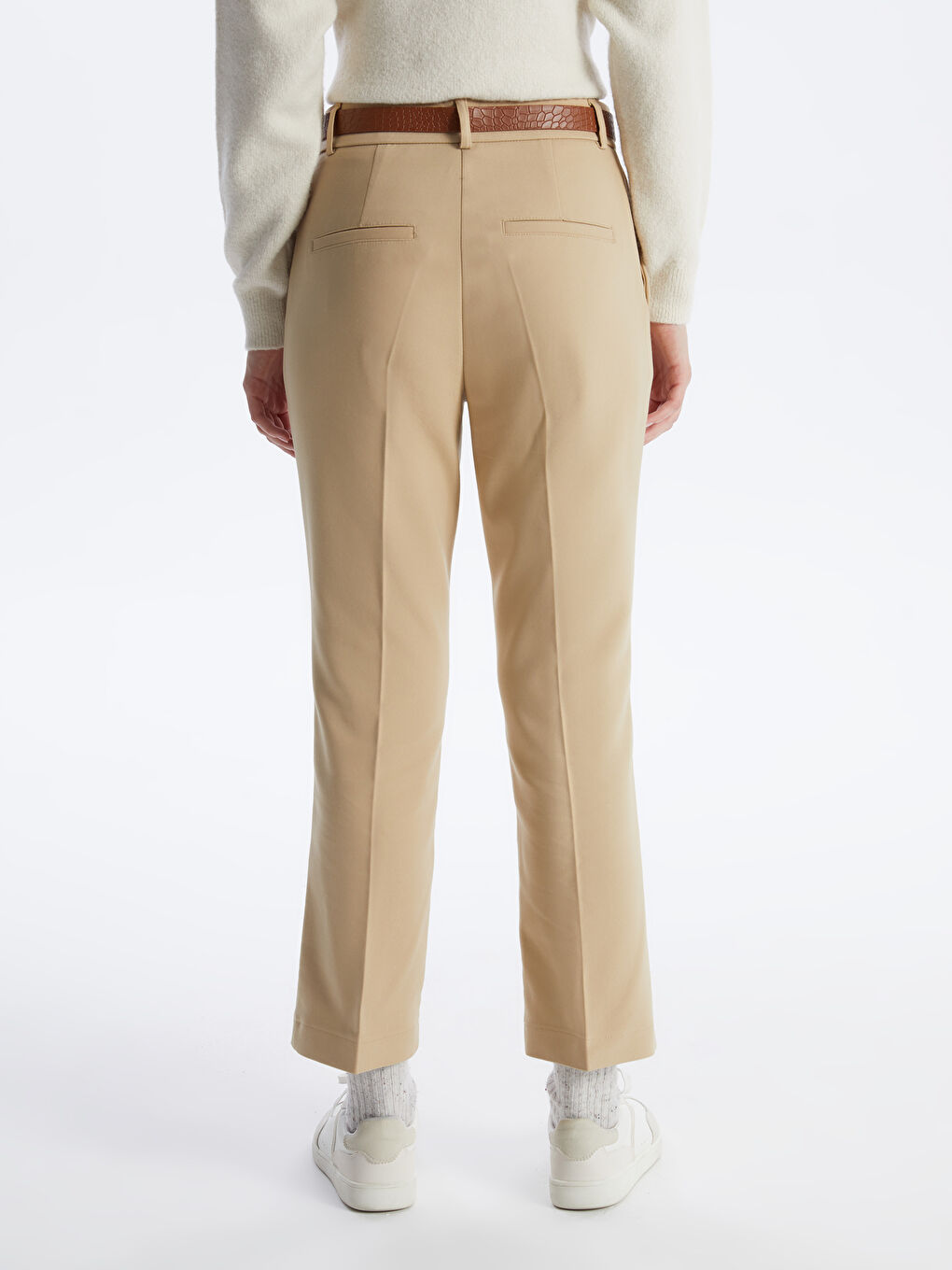 Bej Beli Kemerli Havuç Kesim Kadın Pantolon-3