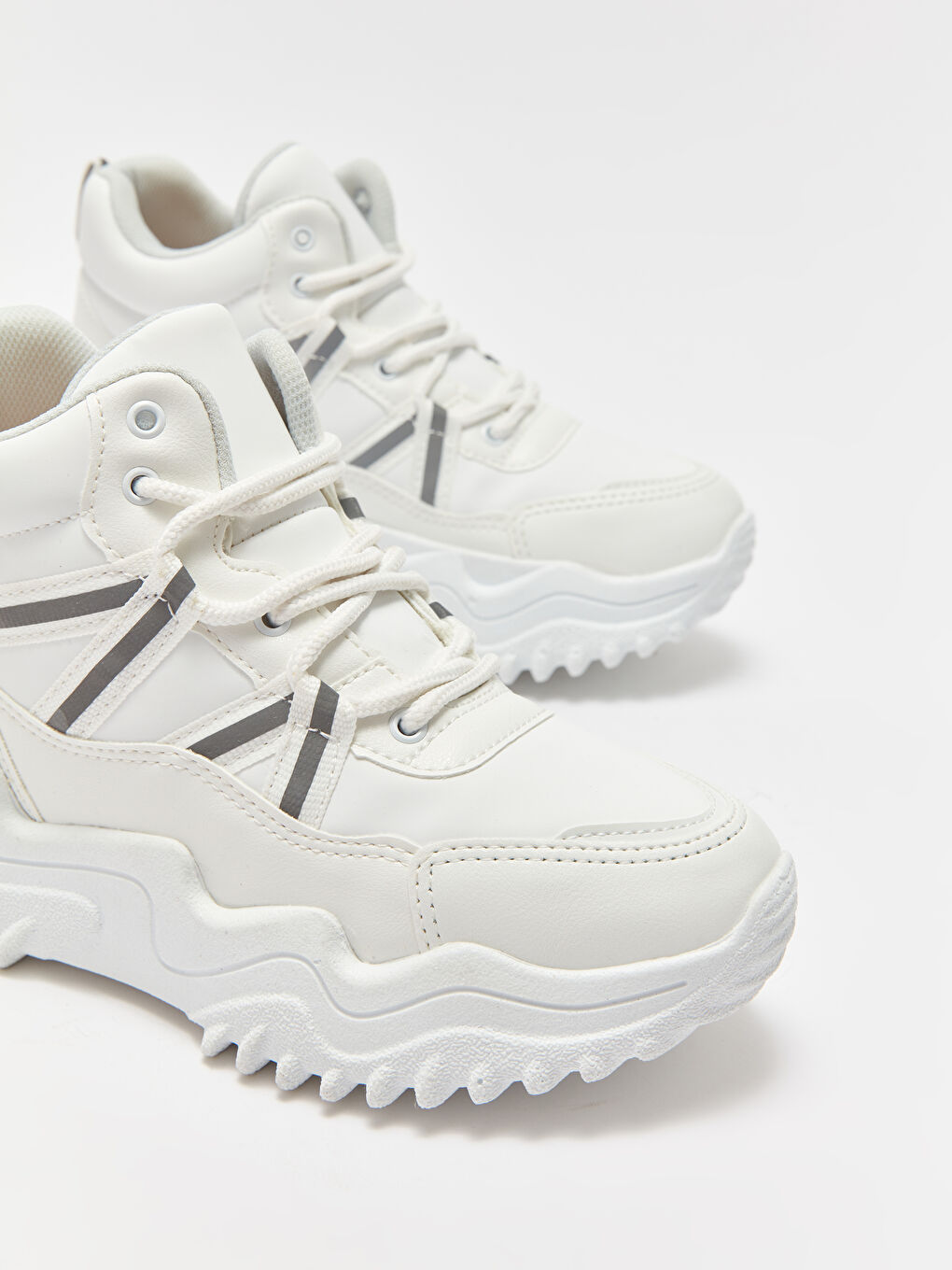 Beyaz Kalın Taban Bağcıklı Kadın Bot-2