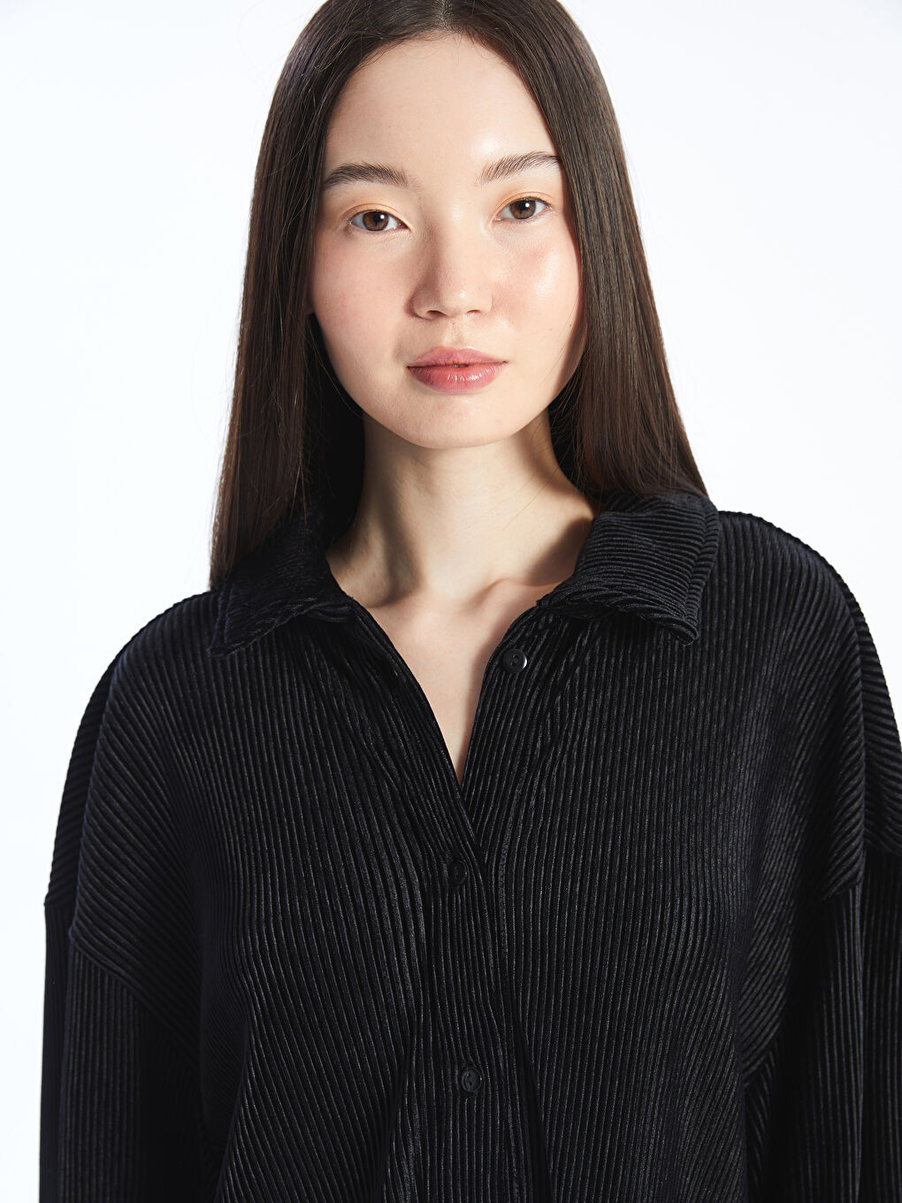 Siyah Düz Uzun Kollu Oversize Kadife Kadın Gömlek-2