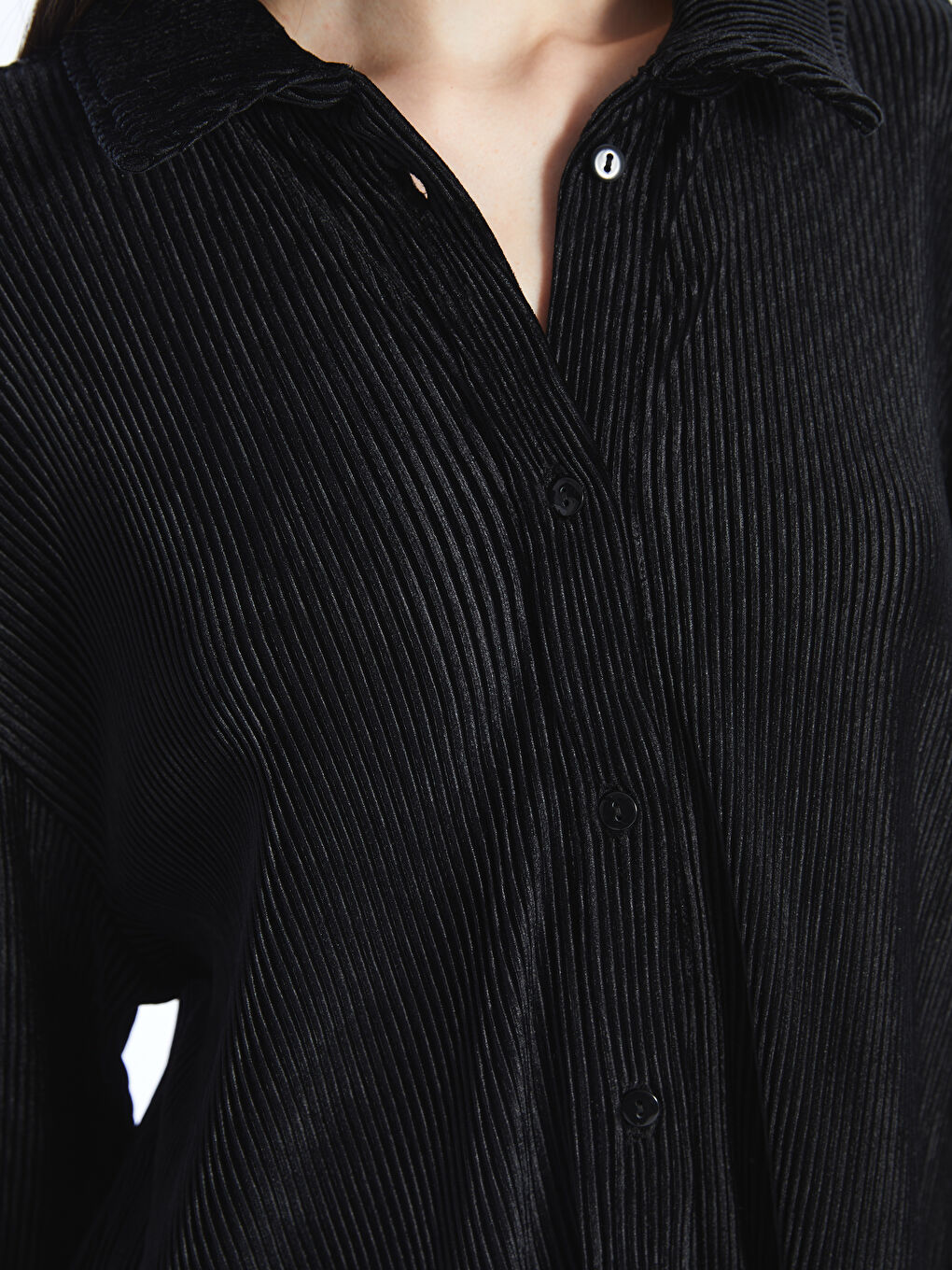 Siyah Düz Uzun Kollu Oversize Kadife Kadın Gömlek-3