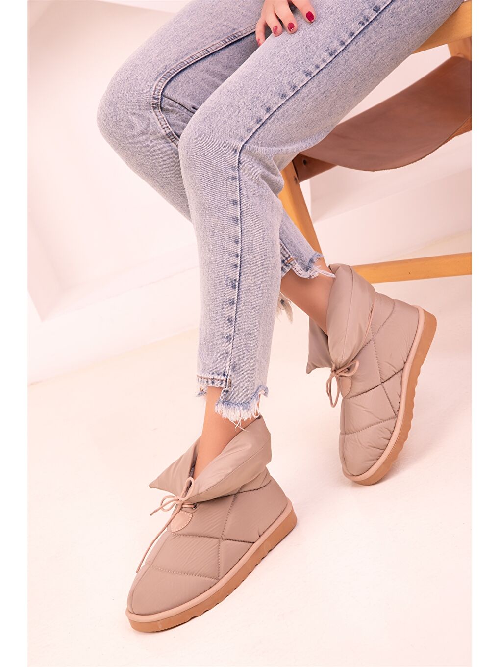 Bej Paraşüt Kumaş Kendinden Desenli Kadın Bot