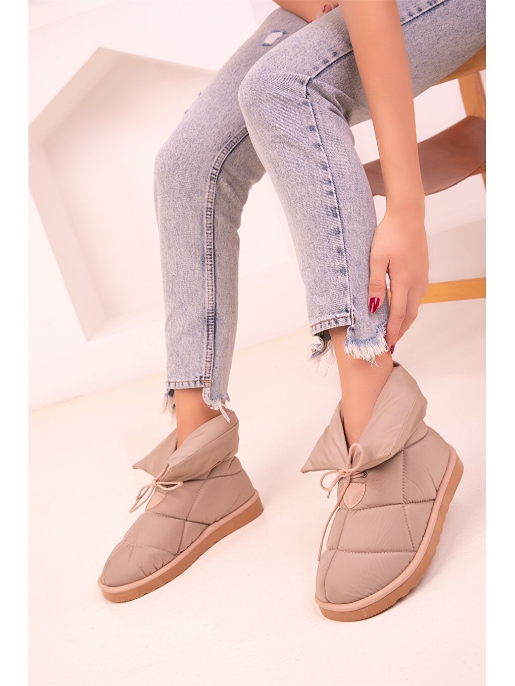 Bej Paraşüt Kumaş Kendinden Desenli Kadın Bot-1